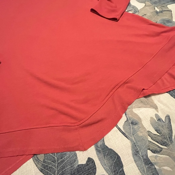 CUPIO Coral Asymmetrical Hem Long Sleeve top!!  Size L - Picture 8 of 9
